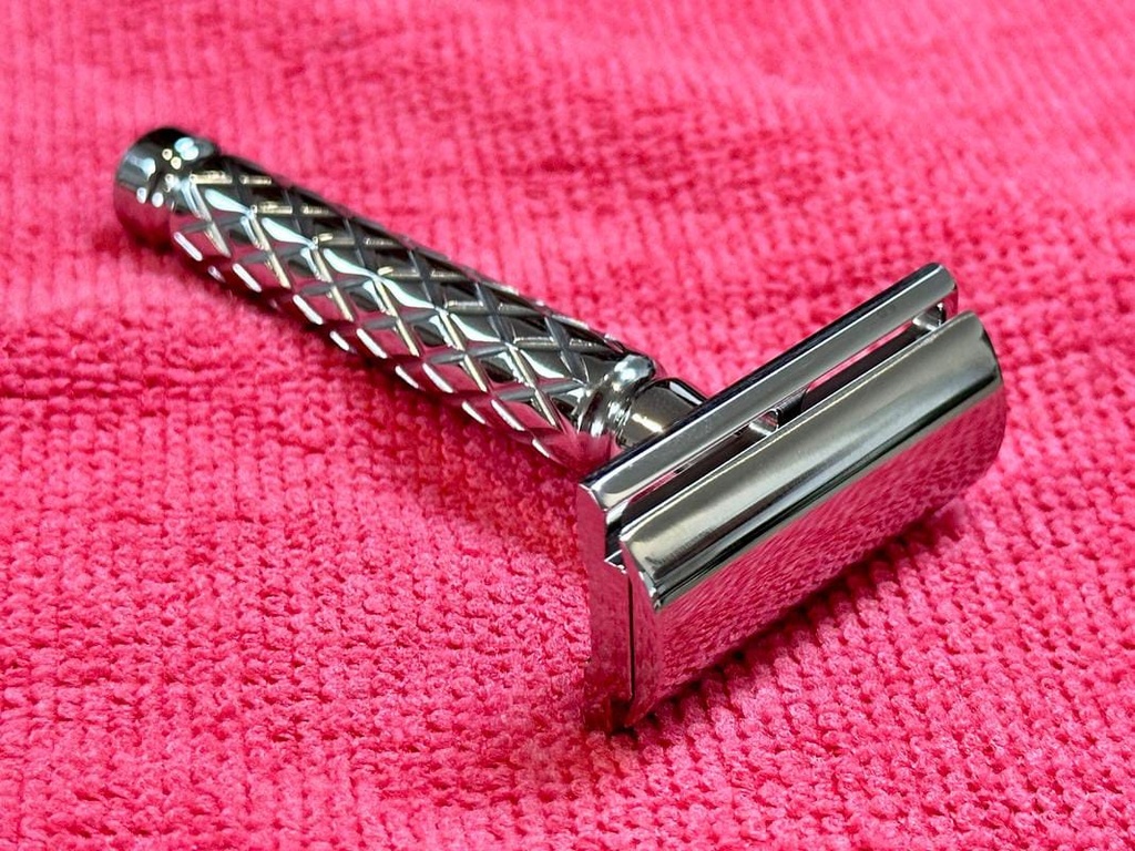 RAZOR  BOX 8188 - OM-50 موس الحلاقة